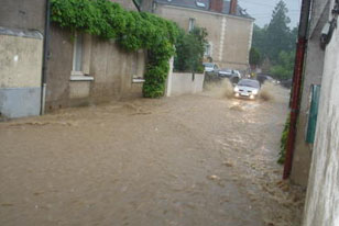 Inondation rue des Patys,  Rochecorbon. 