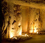 Caves troglodytes sculptées.